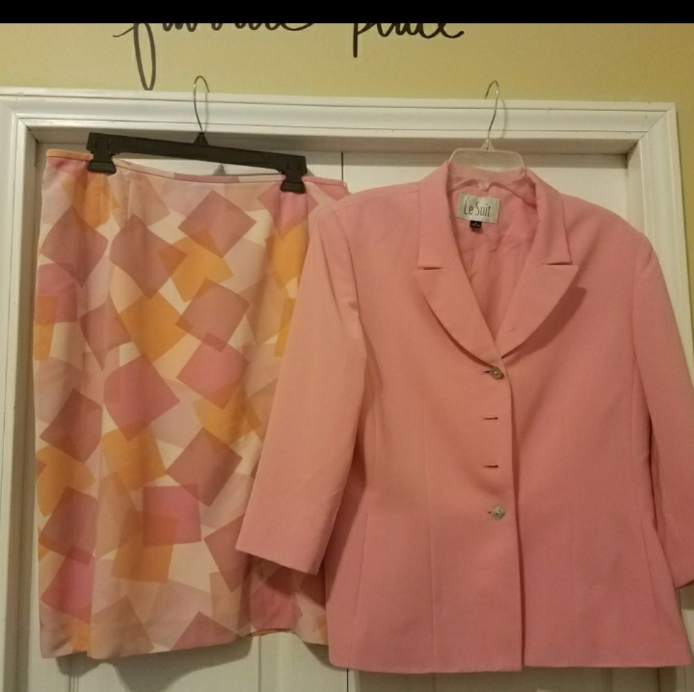 Size 16 Two Piece "Le Suit"  skirt suit